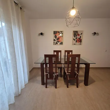 Escobar Plaza Appartement *